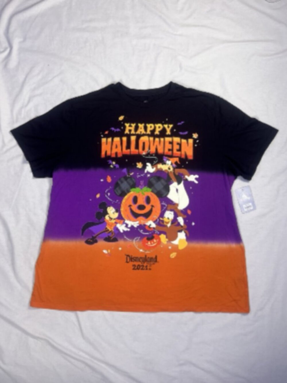NWT Disneyland T-Shirt Mens 2XL Multicolor Happy Halloween Mickey Goofy 2021